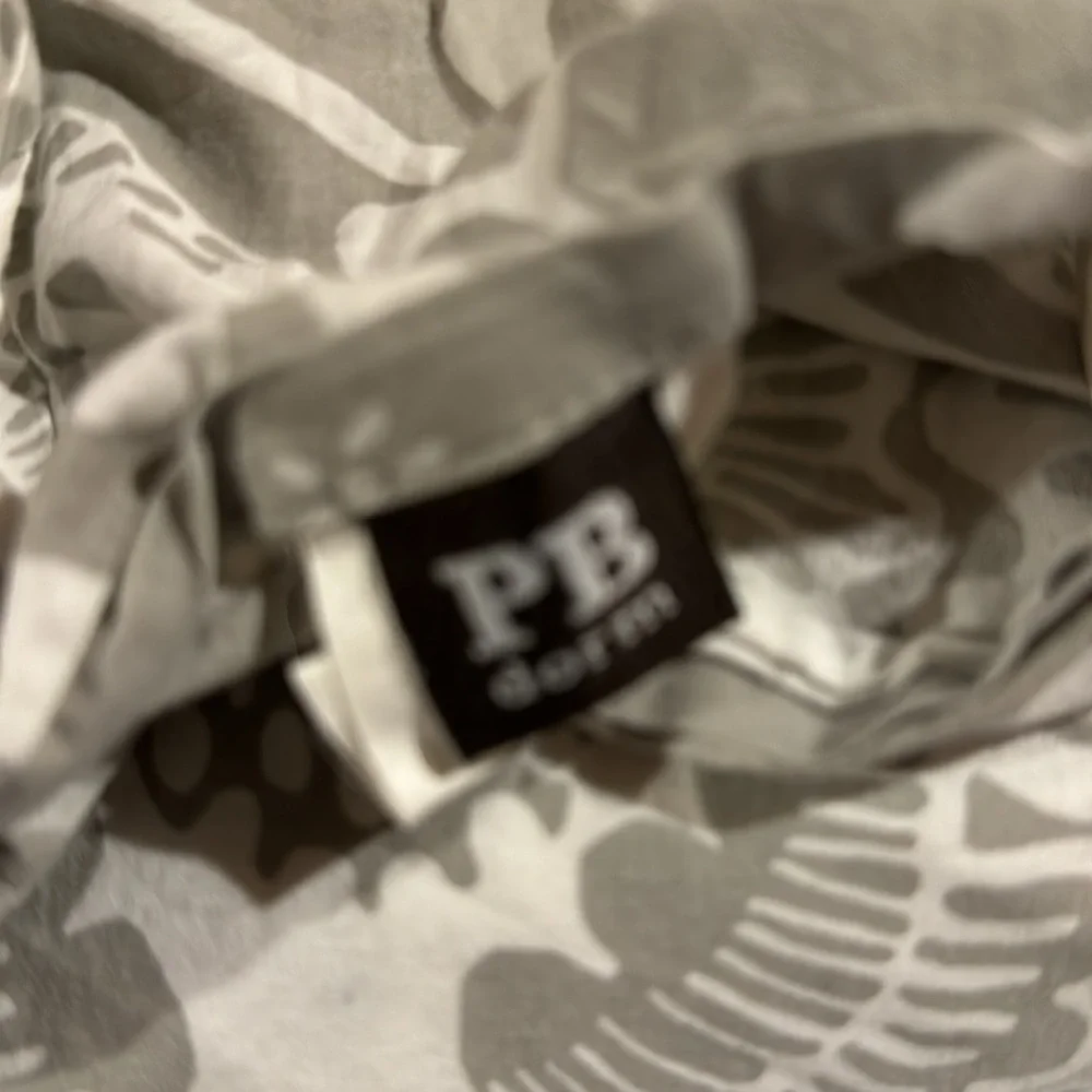 Pottery barn, teen twin duvet, set gray and white